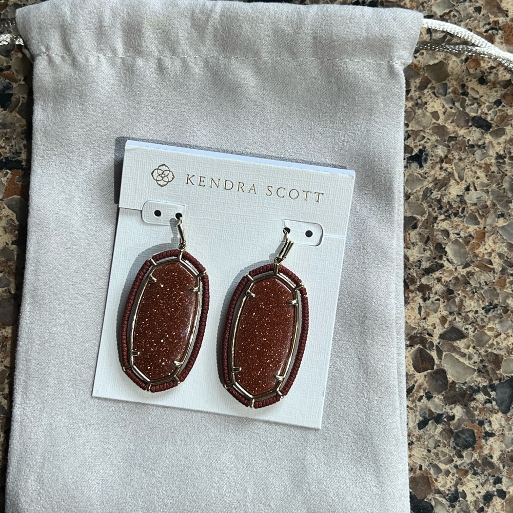 Kendra Scott threaded Elle earrings